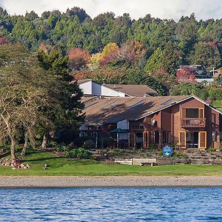 Cascades Lakefront Motel Taupo Eksteriør bilde Residential neighborhood on the shore of Lake Stevens
