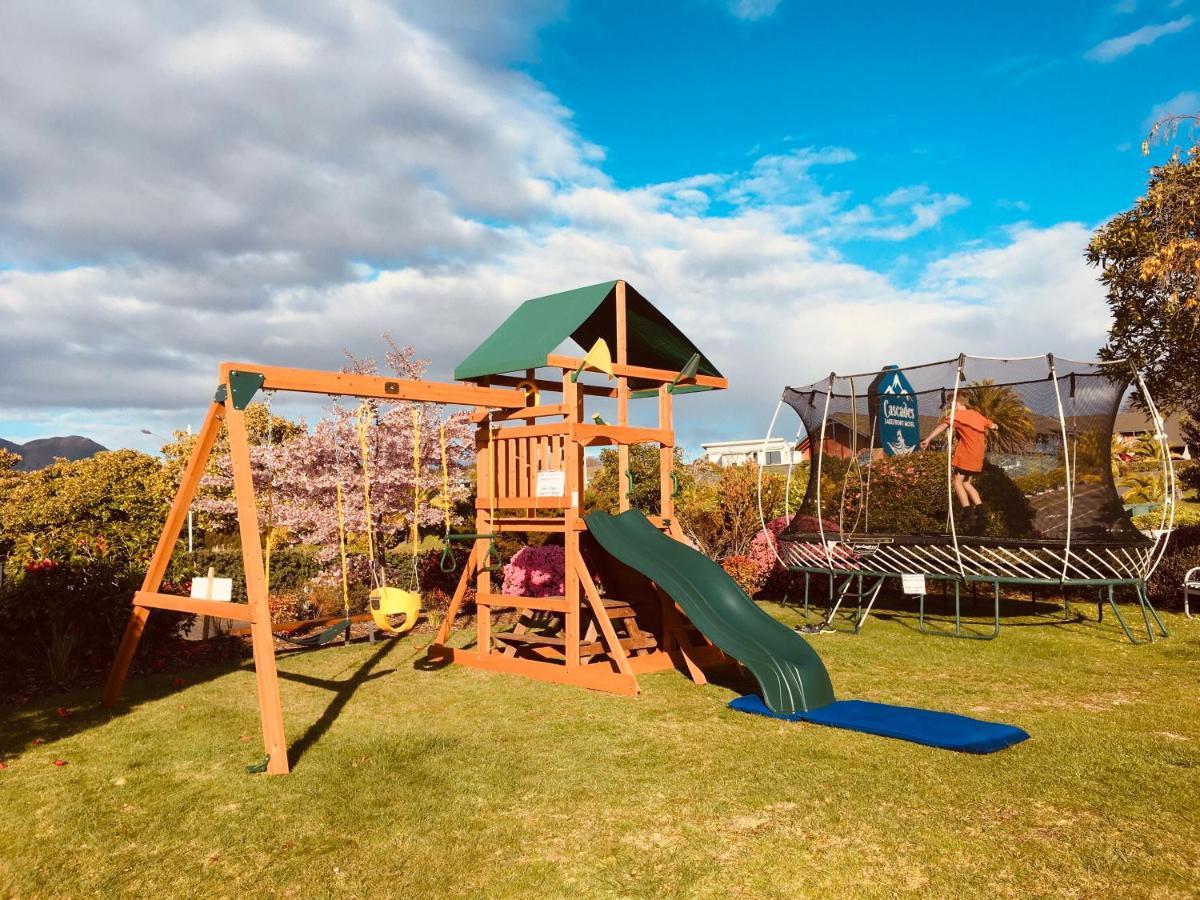 Cascades Lakefront Motel Taupo Eksteriør bilde A backyard playground