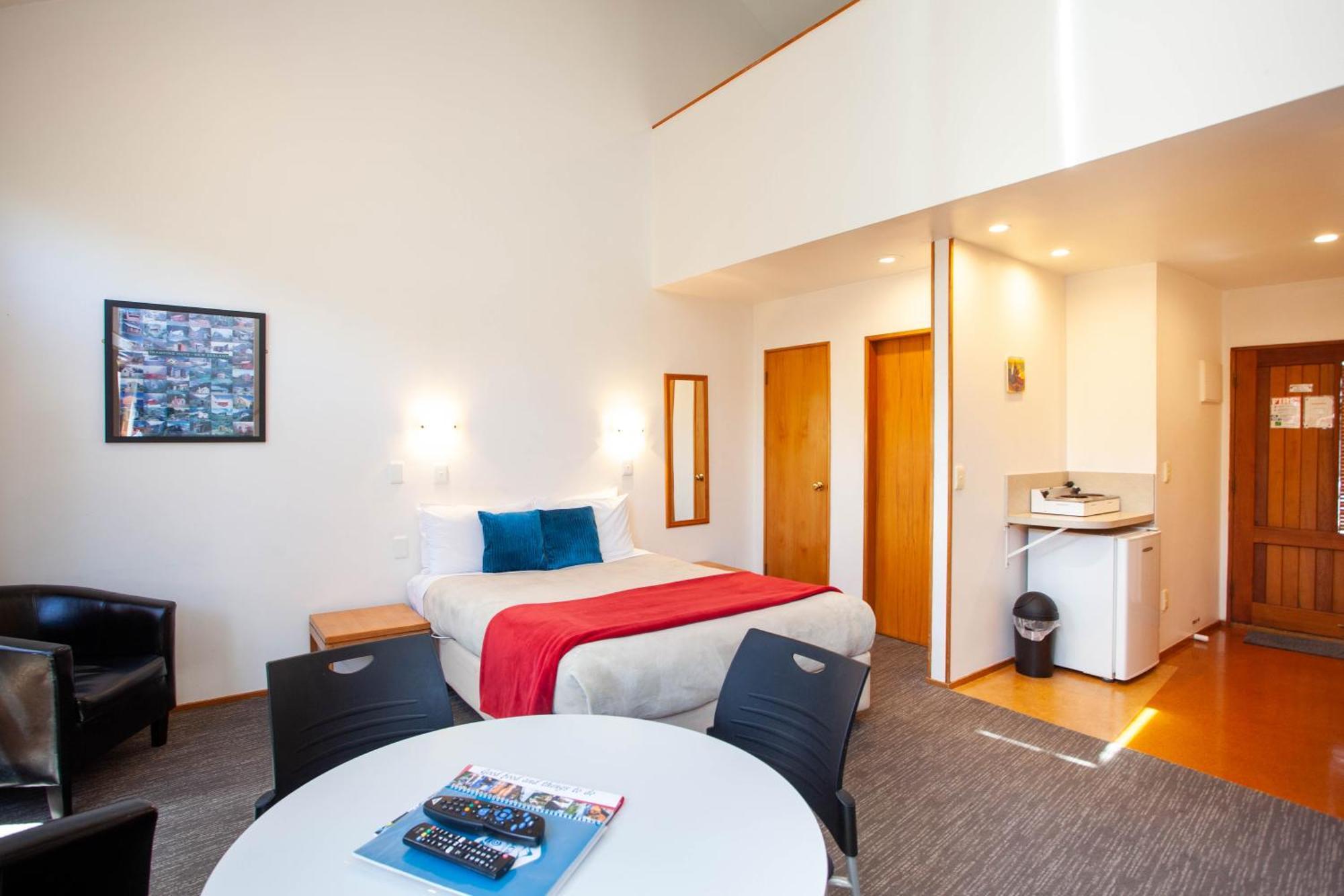 Cascades Lakefront Motel Taupo Rom bilde A typical studio apartment