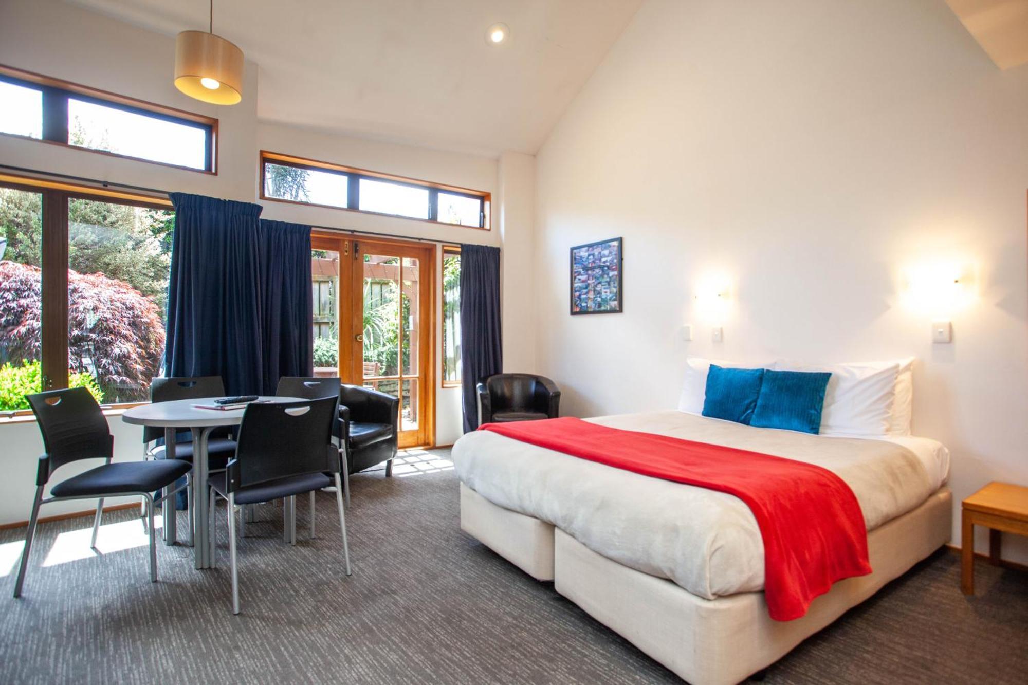 Cascades Lakefront Motel Taupo Rom bilde A typical studio apartment
