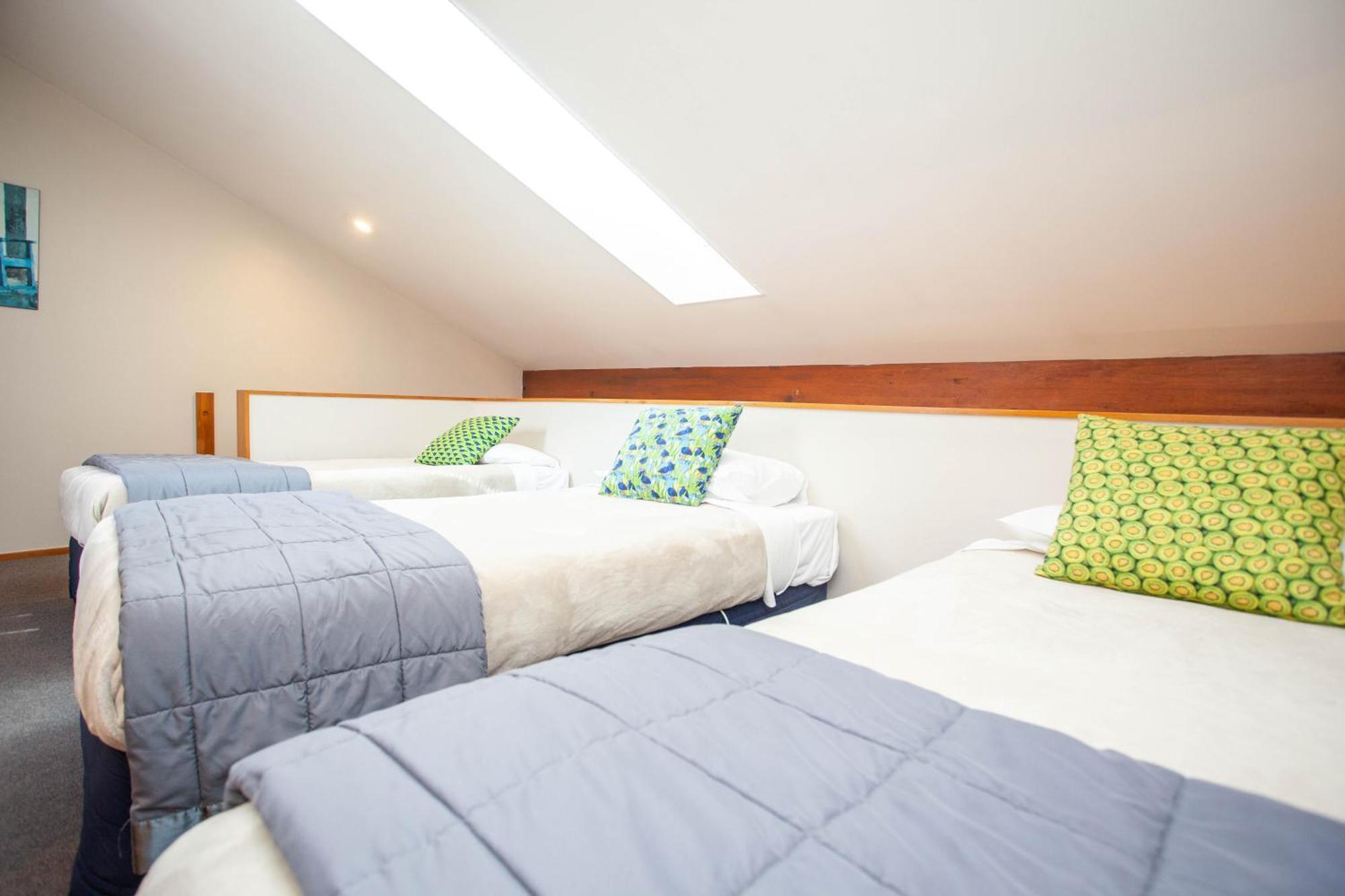 Cascades Lakefront Motel Taupo Rom bilde A room at the hotel