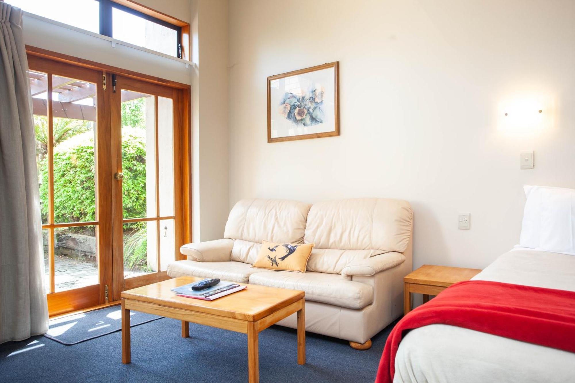 Cascades Lakefront Motel Taupo Rom bilde A typical room at the hotel