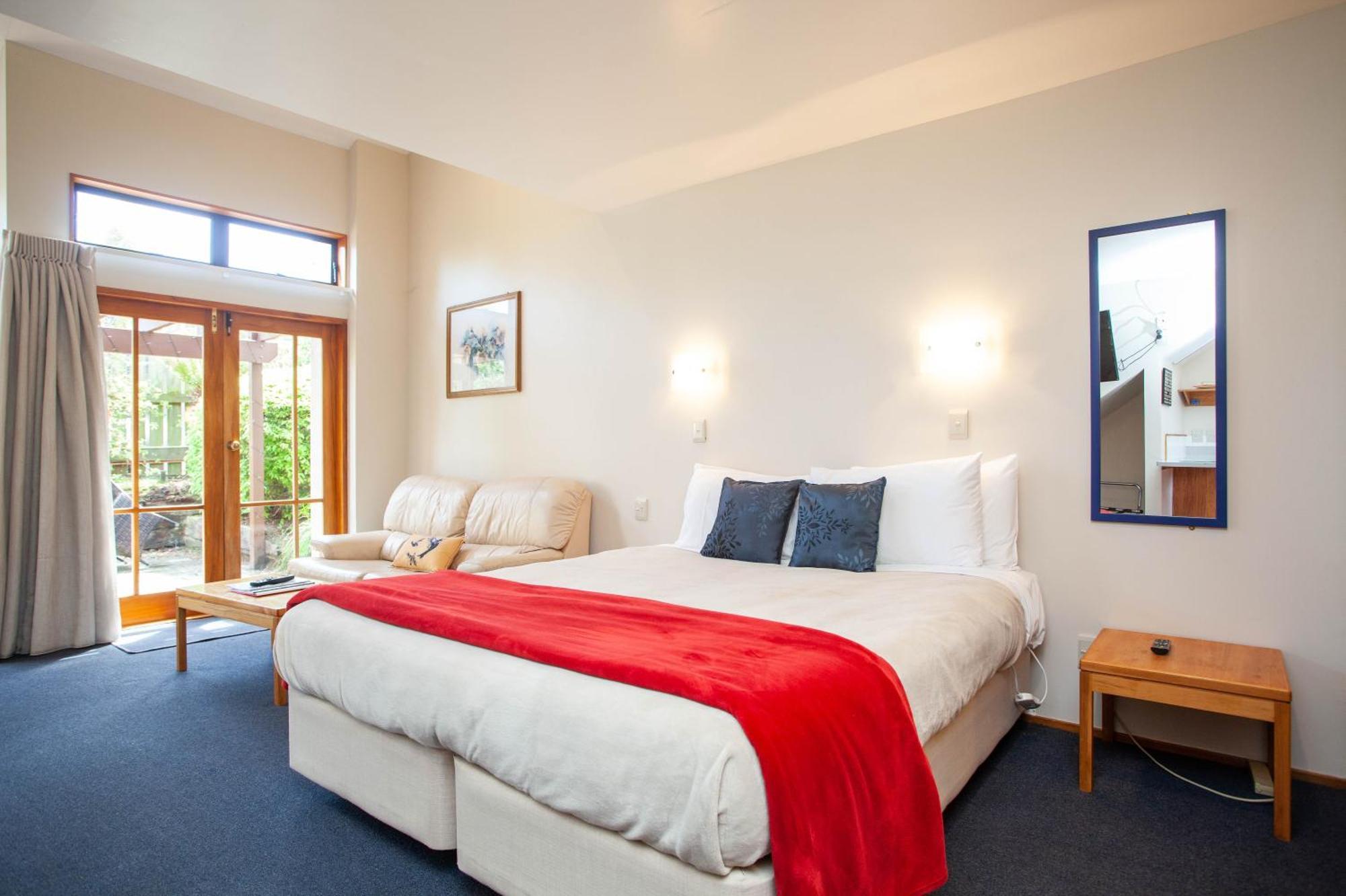 Cascades Lakefront Motel Taupo Rom bilde A typical studio apartment
