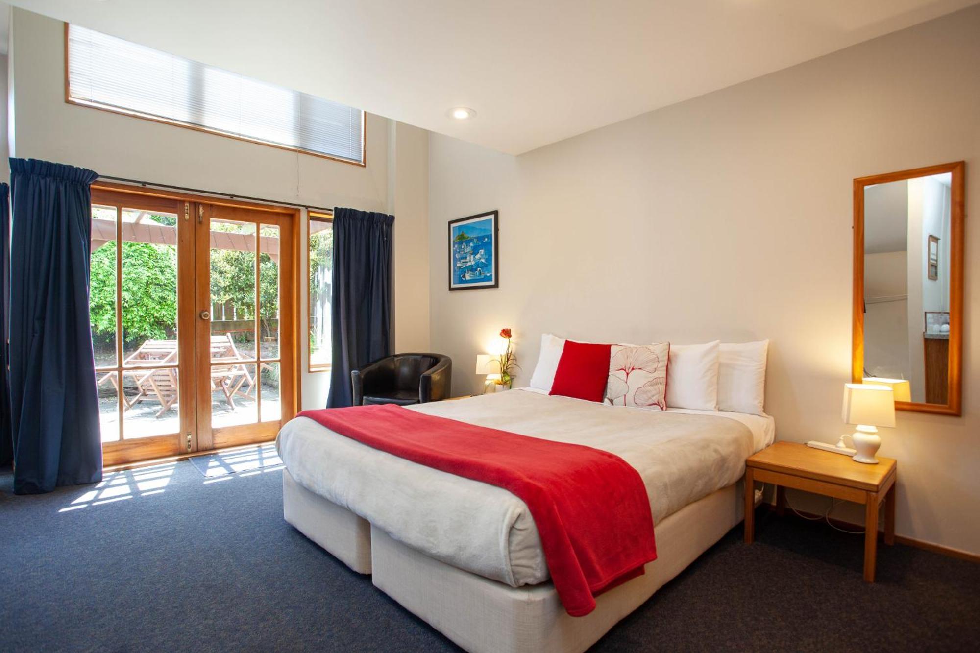 Cascades Lakefront Motel Taupo Rom bilde A typical motel room