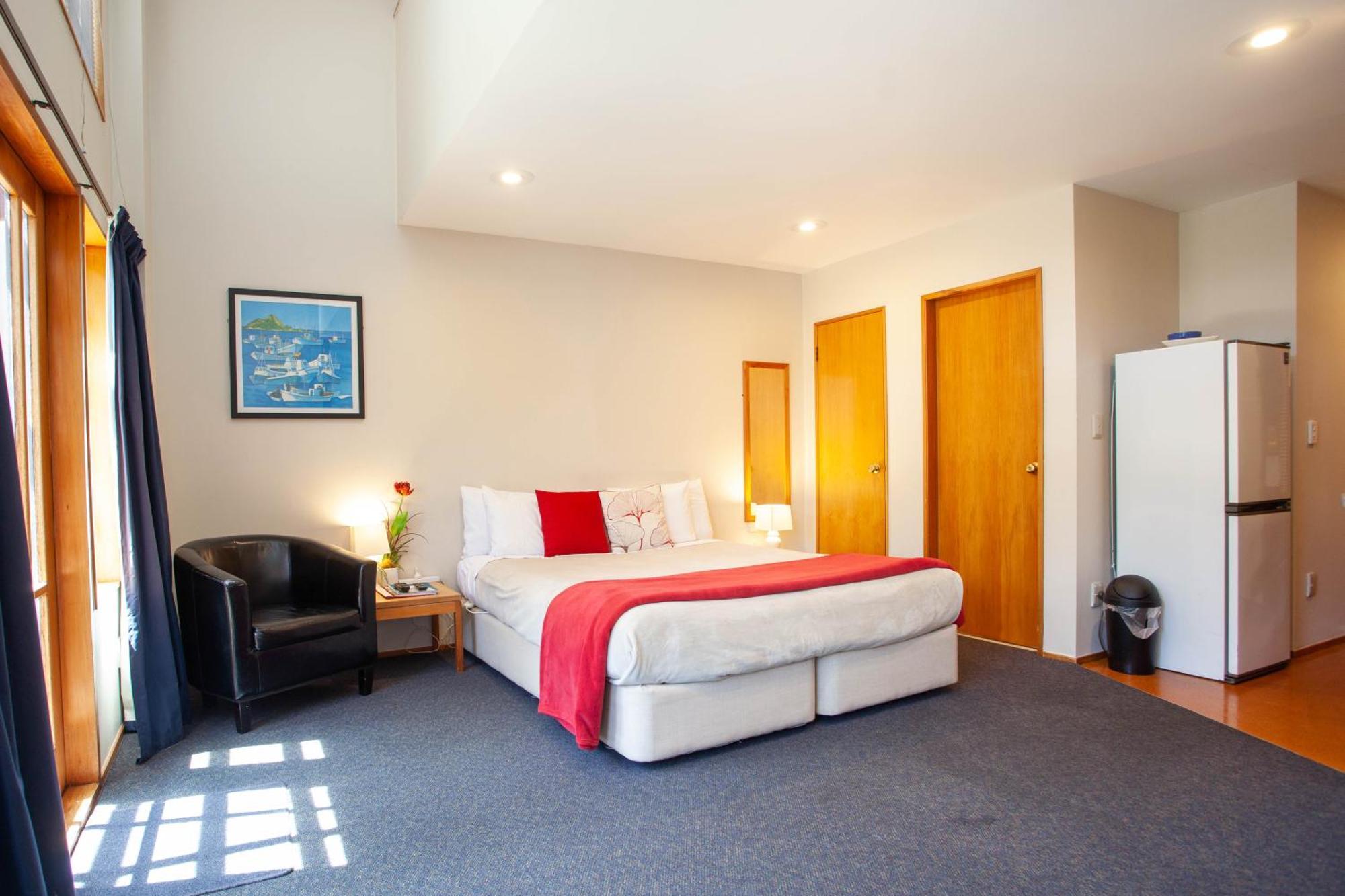 Cascades Lakefront Motel Taupo Rom bilde A typical studio apartment