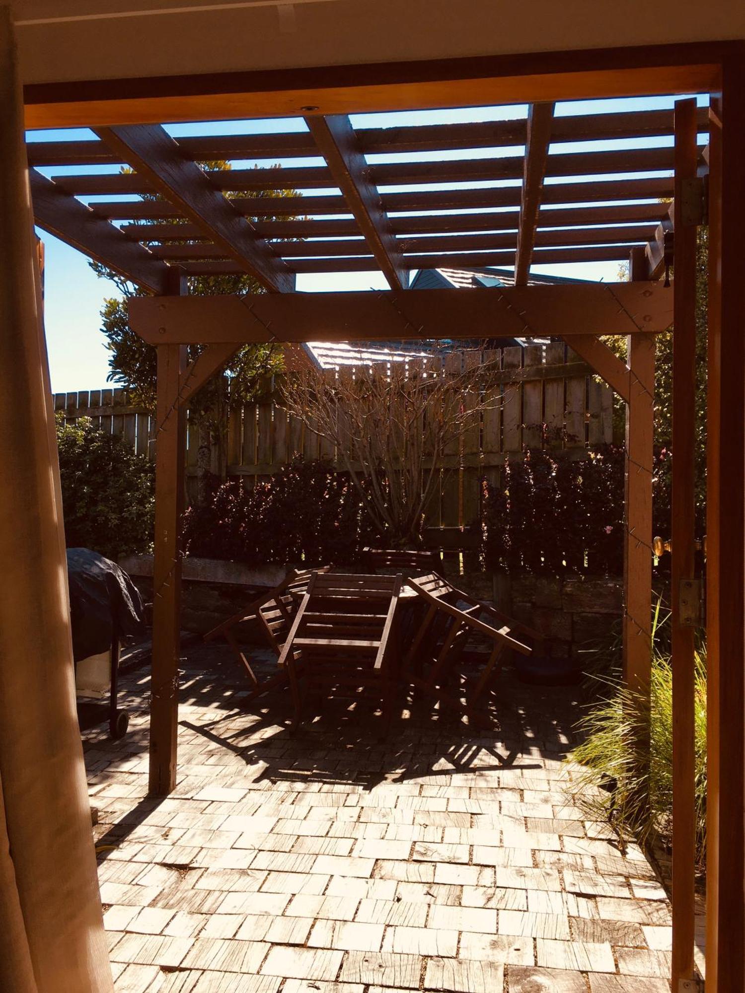 Cascades Lakefront Motel Taupo Eksteriør bilde Pergola in a backyard