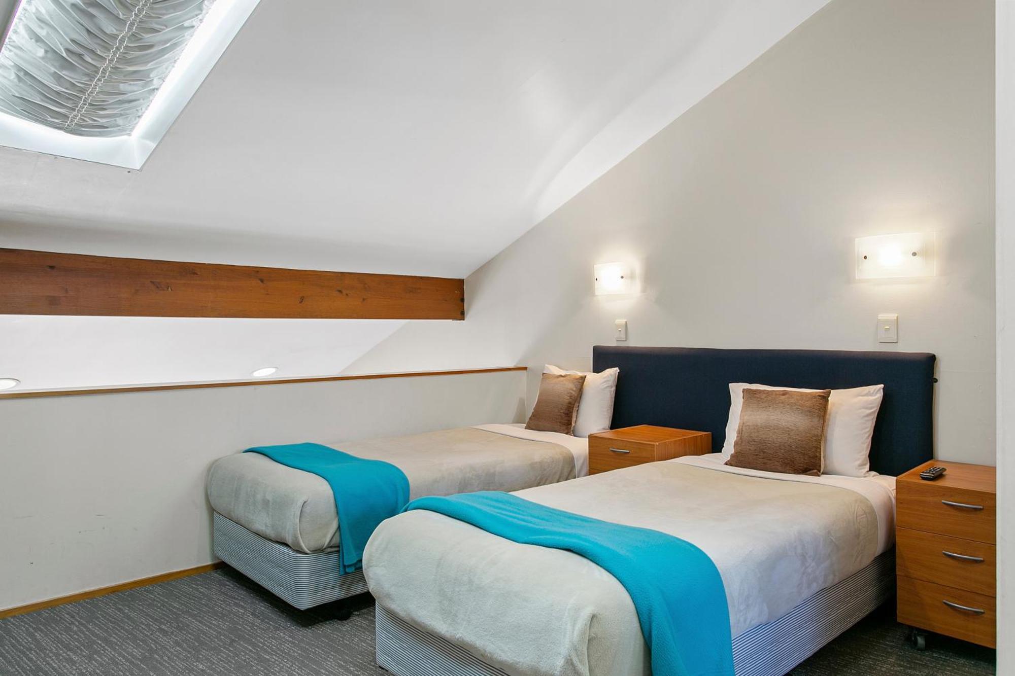 Cascades Lakefront Motel Taupo Eksteriør bilde Loft room
