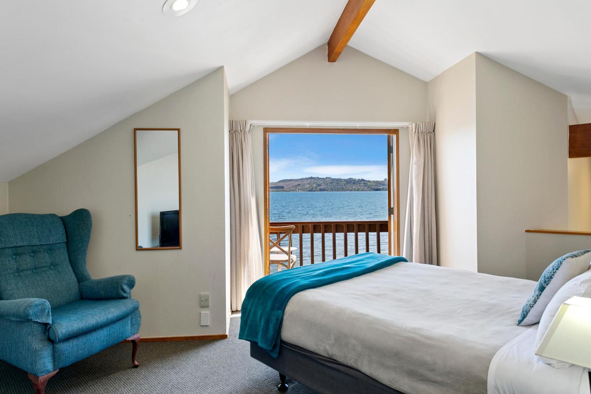 Cascades Lakefront Motel Taupo Eksteriør bilde A bedroom at the hotel